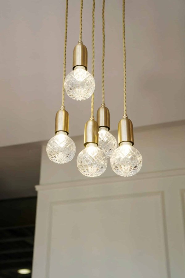 Suspension luminaire Hang 5 : les avantages de son installation