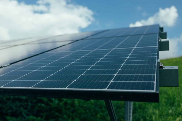 Quelle est la définition et l'utilité d'une ombrière photovoltaïque ?