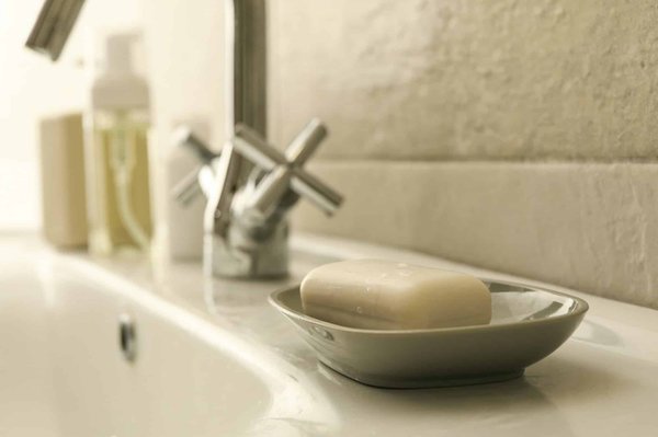 Les indispensables du porte savon pour un bain stylé et pratique