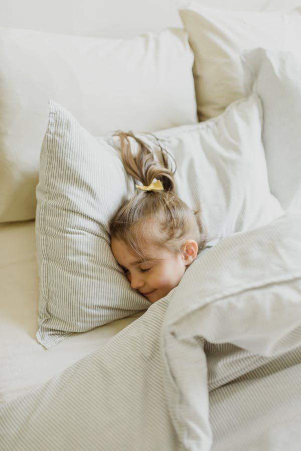 Comment choisir le coussin idéal pour le sommeil de votre enfant